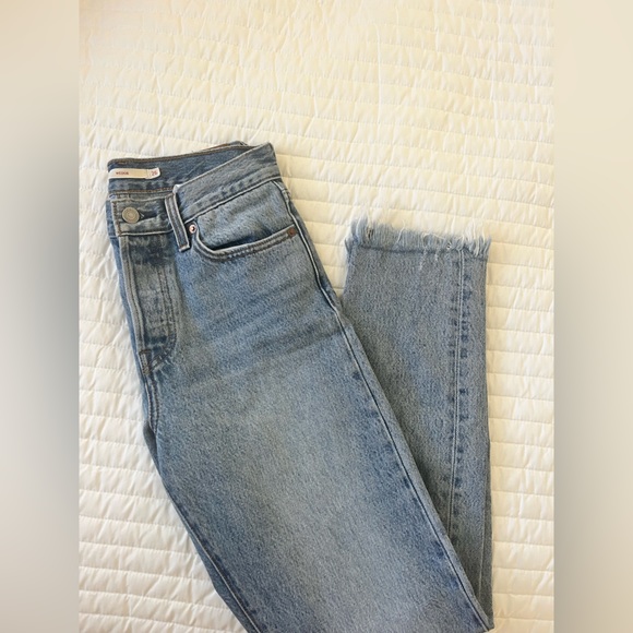 Levi Straight Wedgie Jeans - Picture 3 of 4